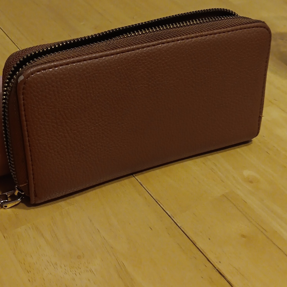 BCBG Paris Brown Pebbled Leather Long Wallet EUC 😍 - Picture 5 of 5